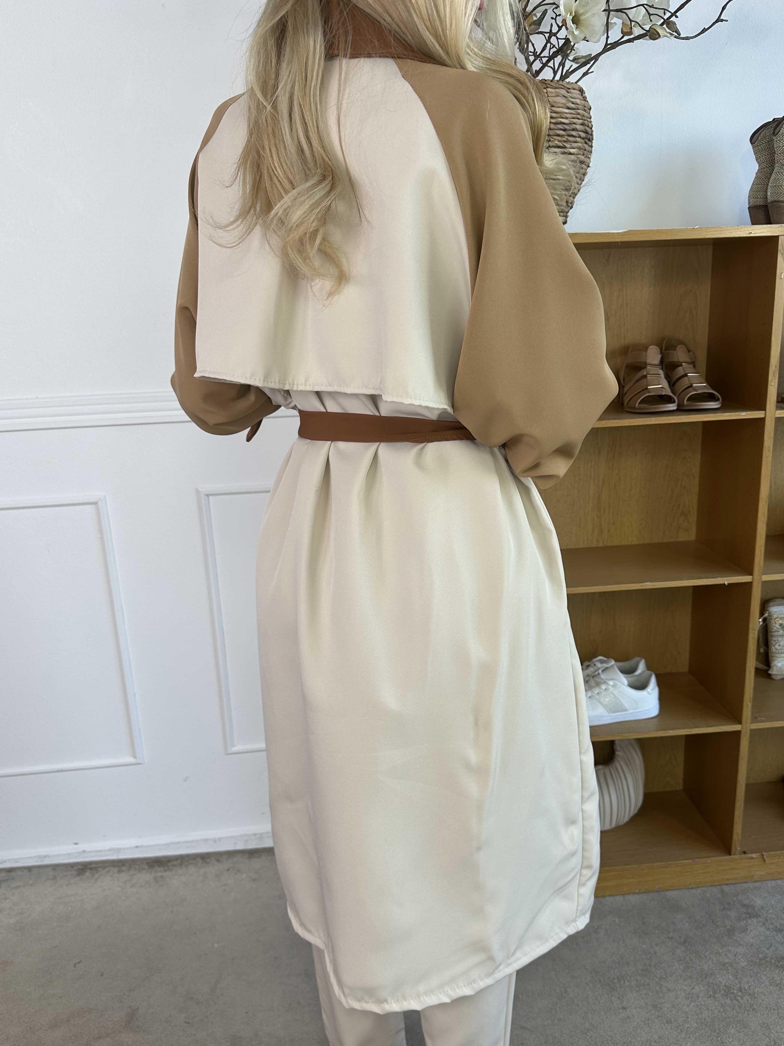 Neema - Let flerfarvet trenchcoat med bindebånd